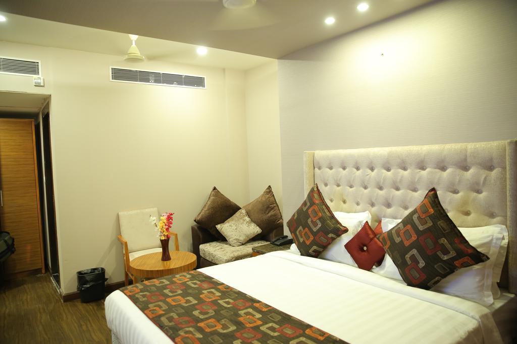 Hotel Sv Kashipur Extérieur photo